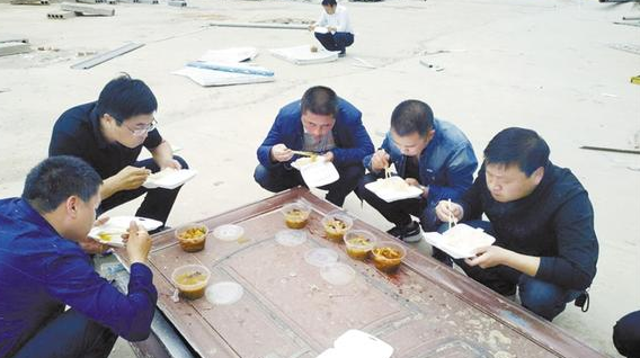 為了“創(chuàng)衛(wèi)”，他們蠻拼的