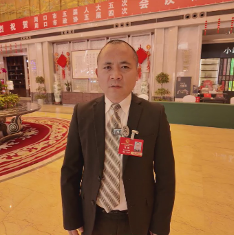 讓每個(gè)孩子身上有汗，眼里有光，一生向陽